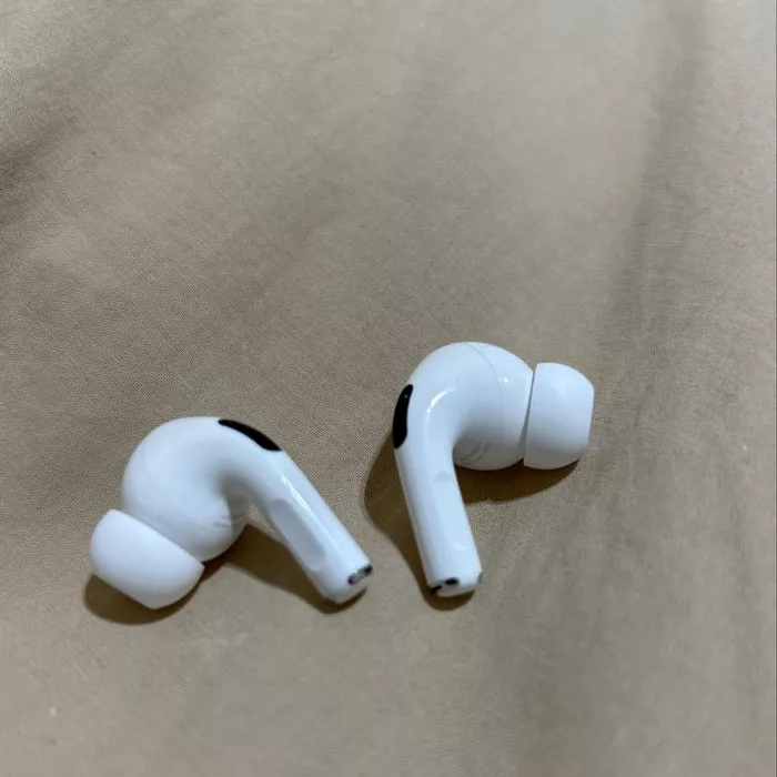 Apple AirPods Pro 2, Wireless Earbuds, Active Noise Cancellation, Hearing Aid Feature, MagSafe Charging Case (USB‑C) photo review